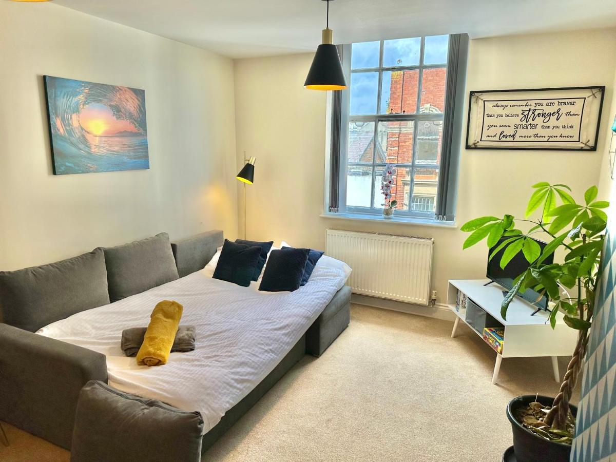 A Stylish Retreat - Super King Bed - Heart Of Town Centre - 5 Mins Stroll To Beach 伯恩茅斯 外观 照片